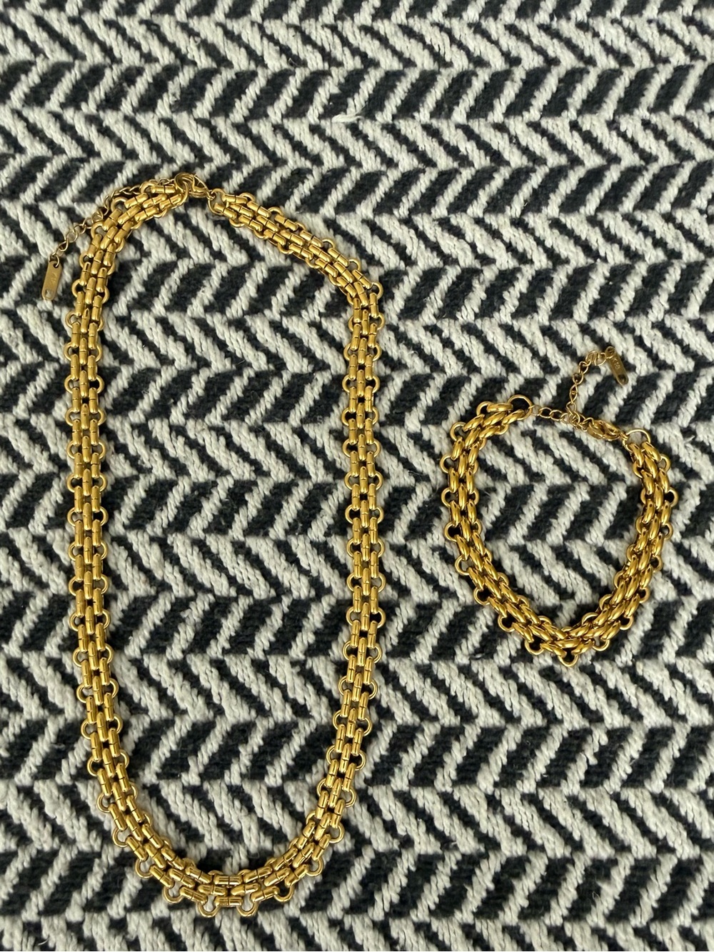 Boutique Gold Tone Chain Necklace and Bracelet Set - Picture 2 of 2